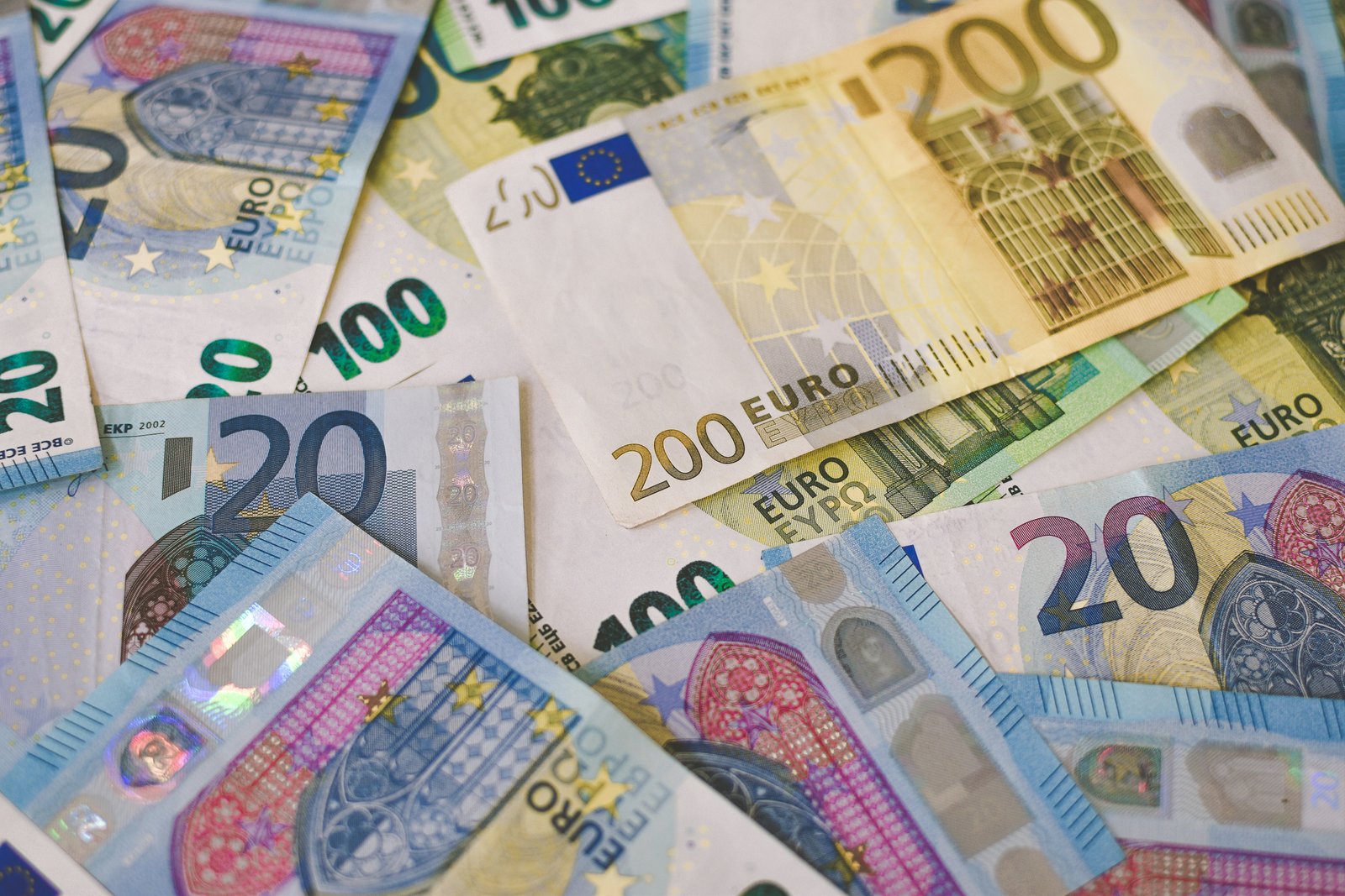 Billetes de todos los tipos despues de ahorrar dinero