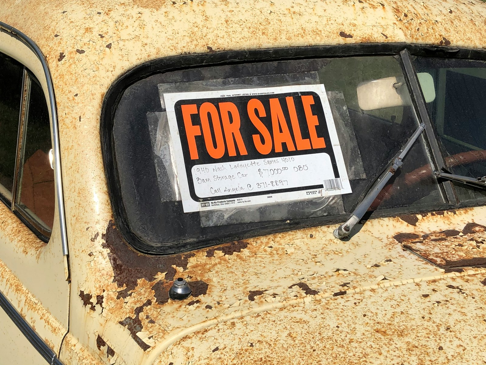 Coche viejo vendido por sus diferencias con coche nuevo